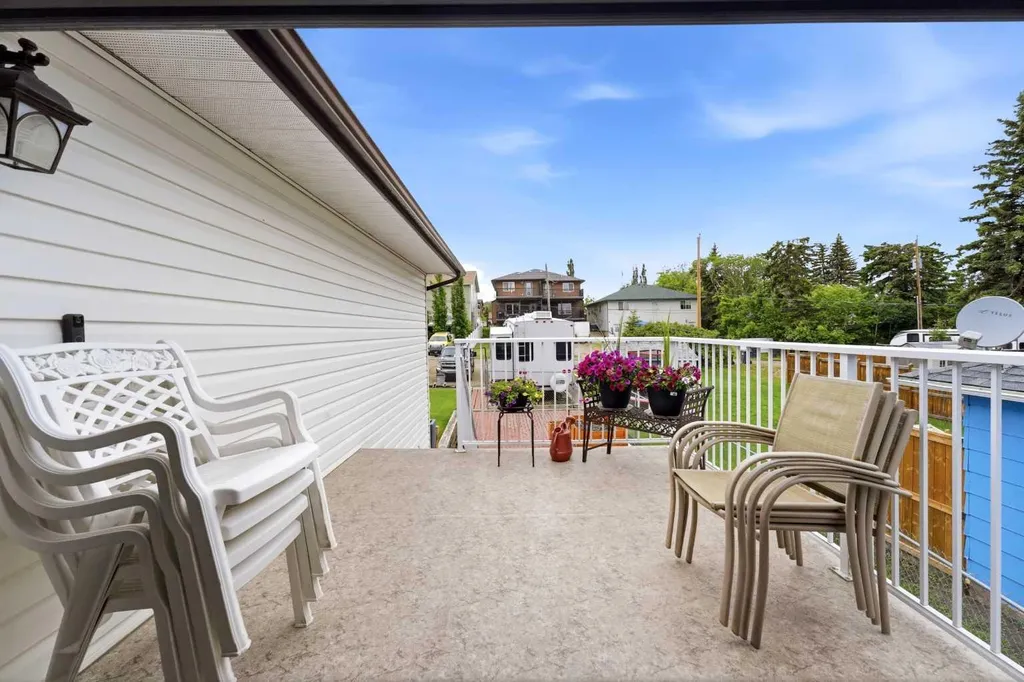 4618 48 Street Sylvan Lake AB T4S 1L5