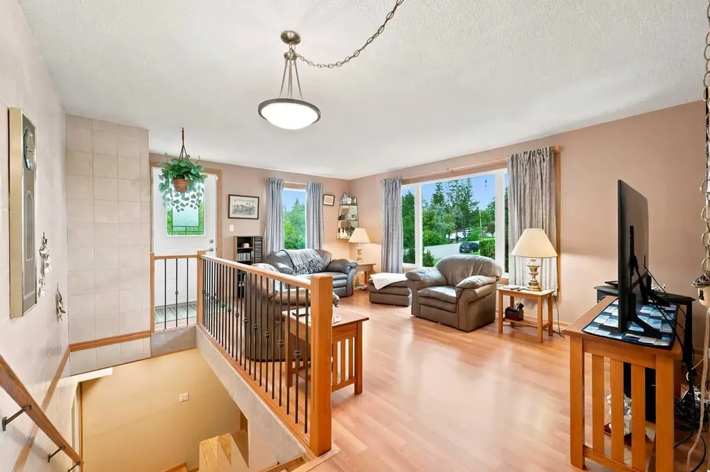4618 48 Street Sylvan Lake AB T4S 1L5