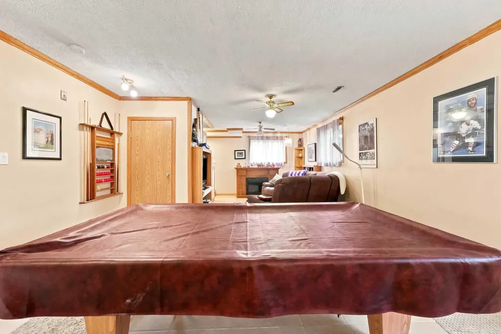 4618 48 Street Sylvan Lake AB T4S 1L5