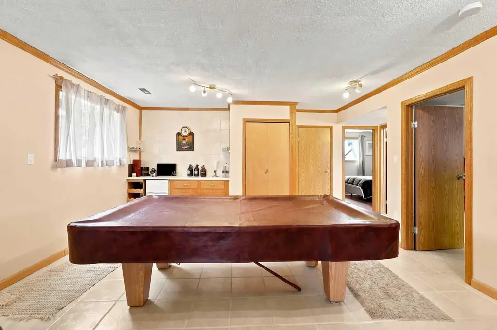 4618 48 Street Sylvan Lake AB T4S 1L5