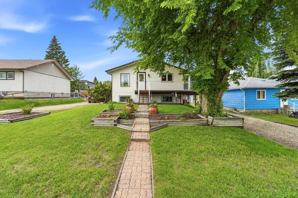 4618 48 Street Sylvan Lake AB T4S 1L5
