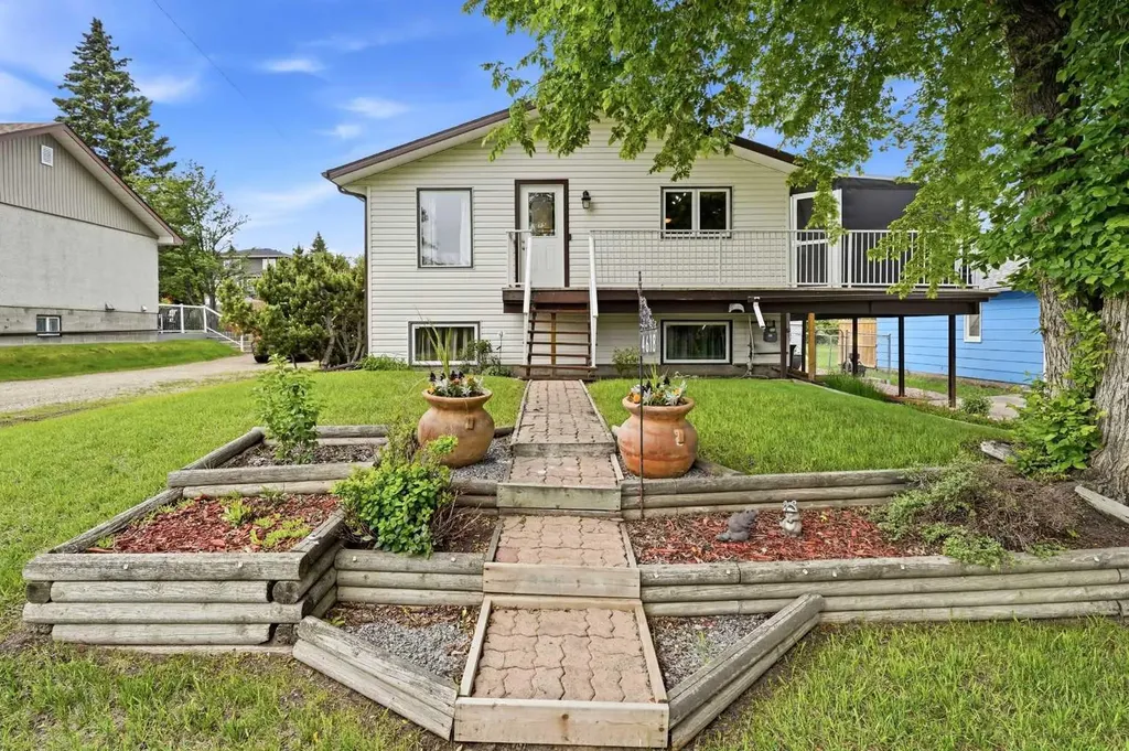 4618 48 Street Sylvan Lake AB T4S 1L5
