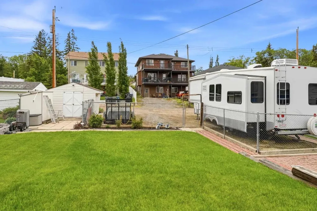 4618 48 Street Sylvan Lake AB T4S 1L5