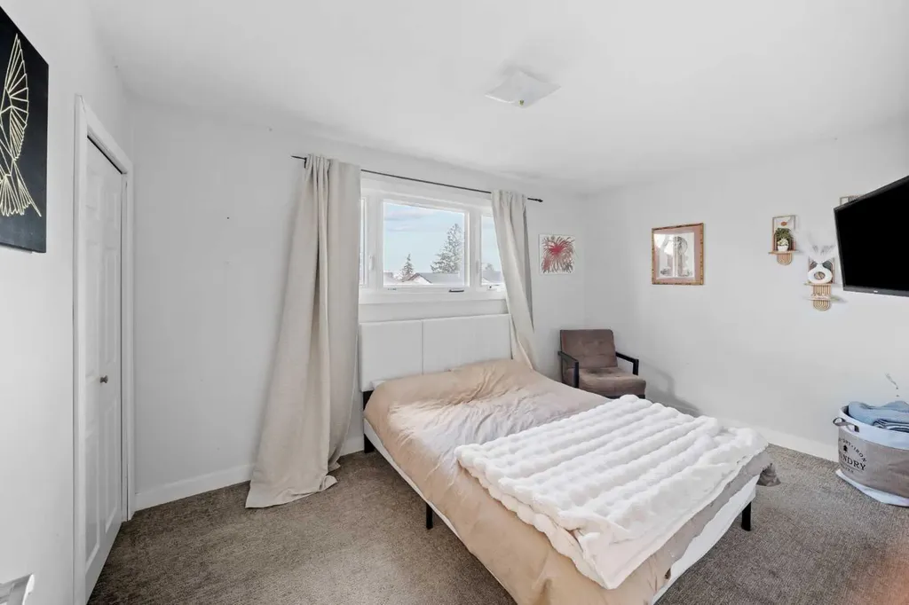 5516 Taylor Crescent NE Calgary AB T2K 3V8