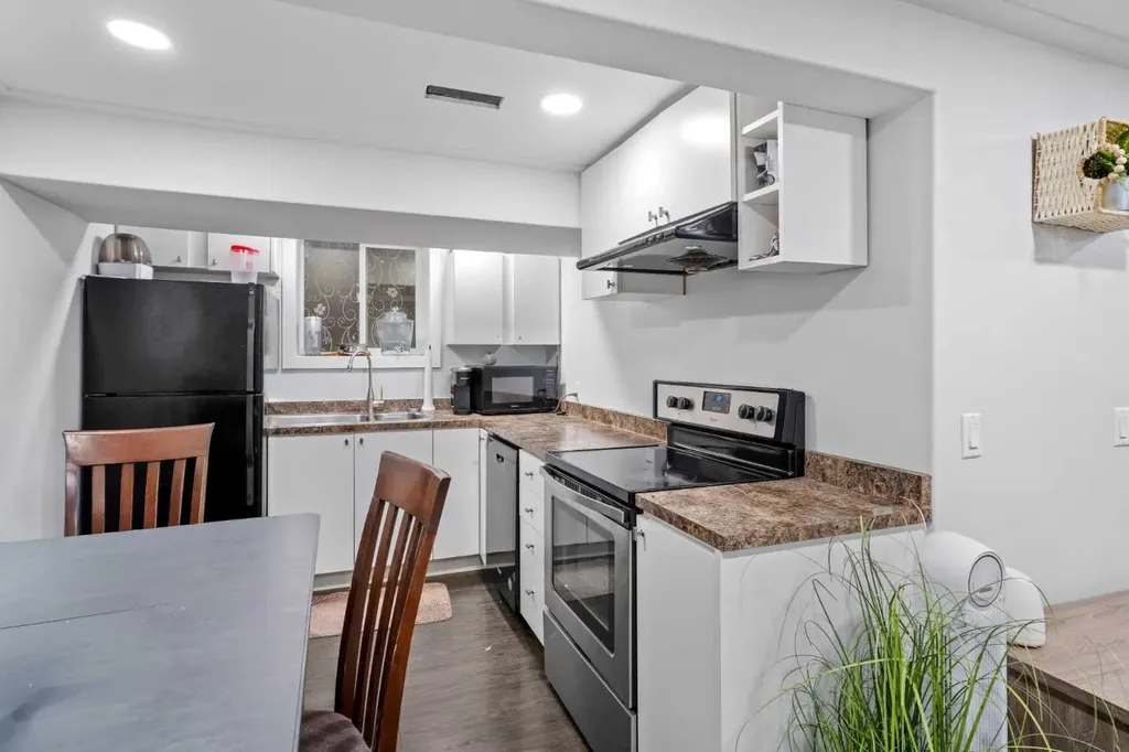 5516 Taylor Crescent NE Calgary AB T2K 3V8