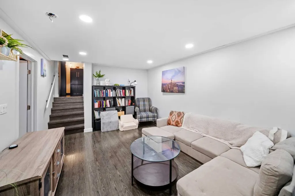 5516 Taylor Crescent NE Calgary AB T2K 3V8