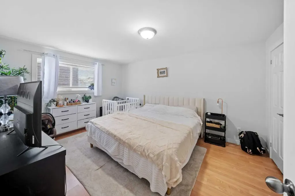 5516 Taylor Crescent NE Calgary AB T2K 3V8