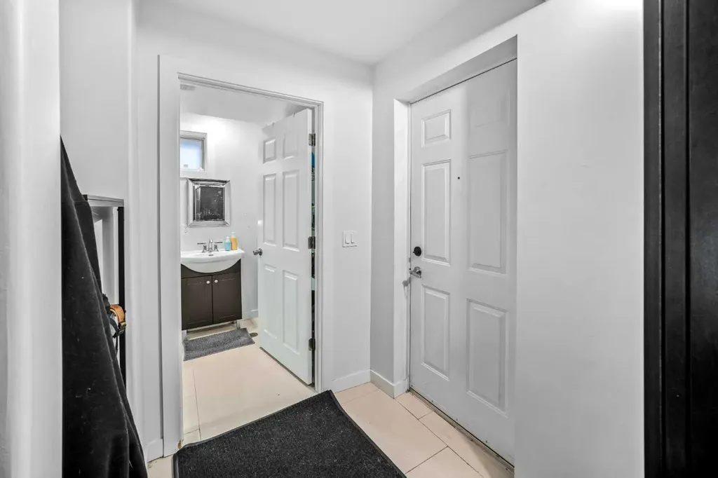 5516 Taylor Crescent NE Calgary AB T2K 3V8