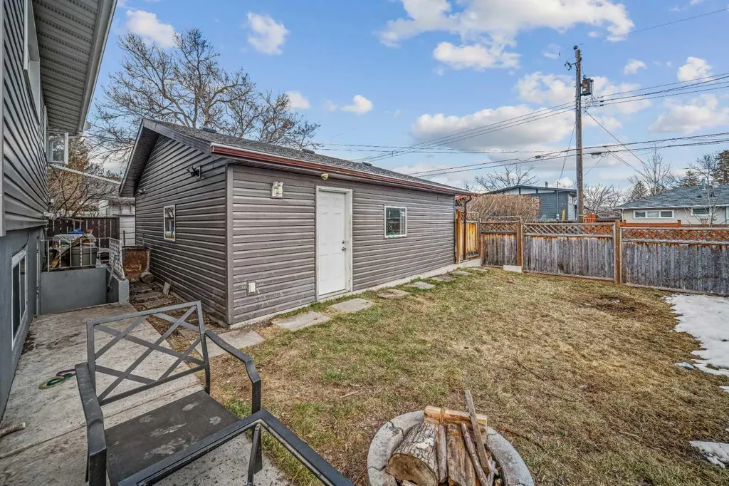 5516 Taylor Crescent NE Calgary AB T2K 3V8
