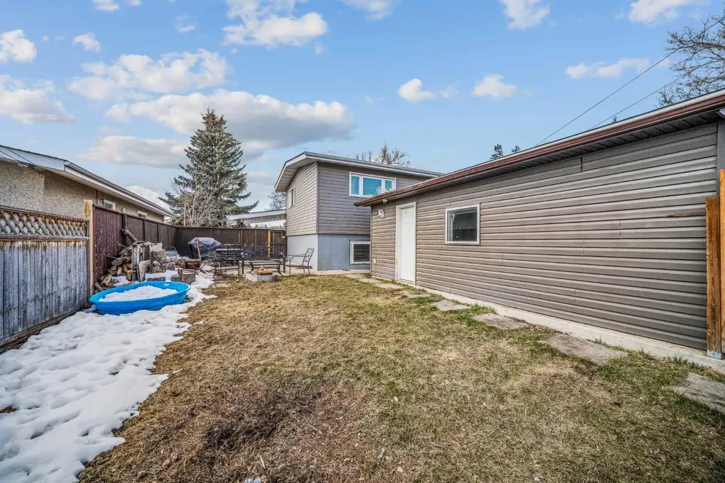 5516 Taylor Crescent NE Calgary AB T2K 3V8
