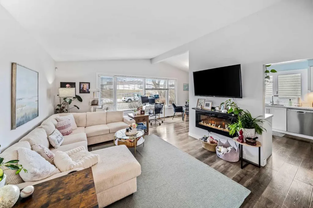 5516 Taylor Crescent NE Calgary AB T2K 3V8