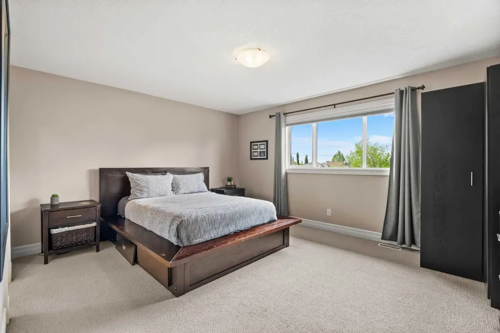 108 Coopers Grove SW Airdrie AB T4B 0G4