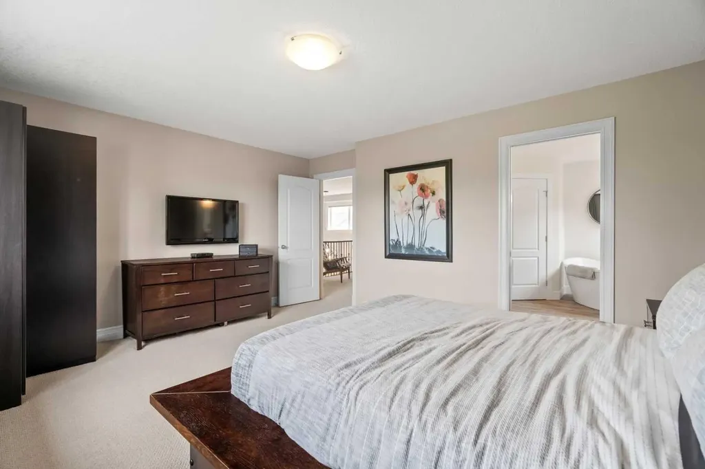 108 Coopers Grove SW Airdrie AB T4B 0G4