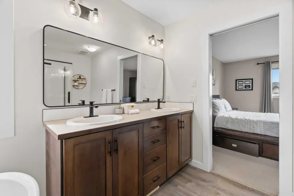 108 Coopers Grove SW Airdrie AB T4B 0G4