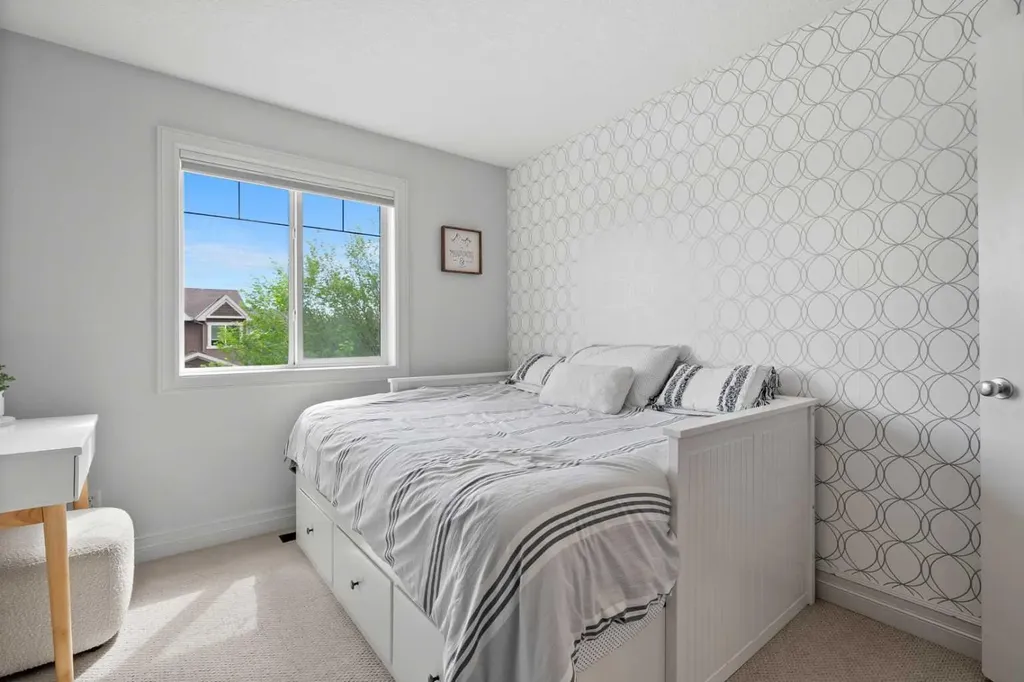 108 Coopers Grove SW Airdrie AB T4B 0G4