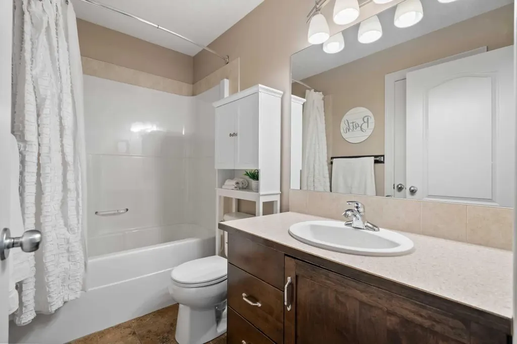 108 Coopers Grove SW Airdrie AB T4B 0G4