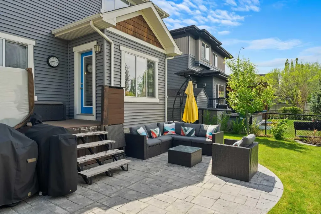 108 Coopers Grove SW Airdrie AB T4B 0G4