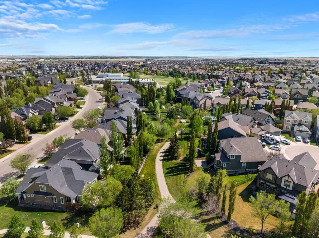 108 Coopers Grove SW Airdrie AB T4B 0G4