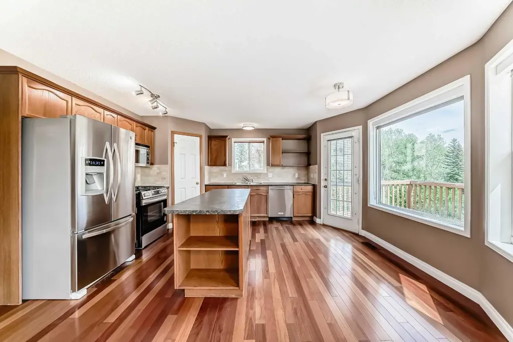 177 Douglas Glen Heath SE Calgary AB T2Z 2N1