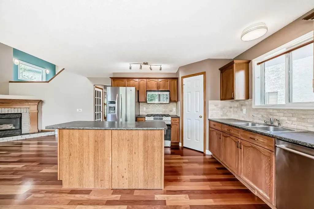 177 Douglas Glen Heath SE Calgary AB T2Z 2N1