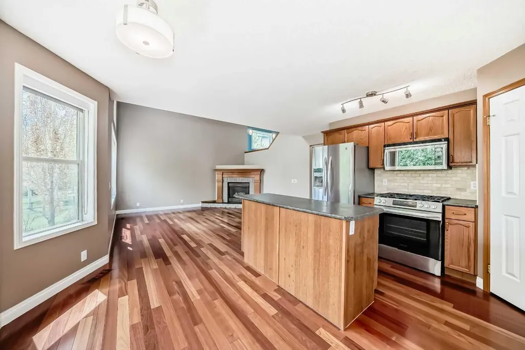 177 Douglas Glen Heath SE Calgary AB T2Z 2N1