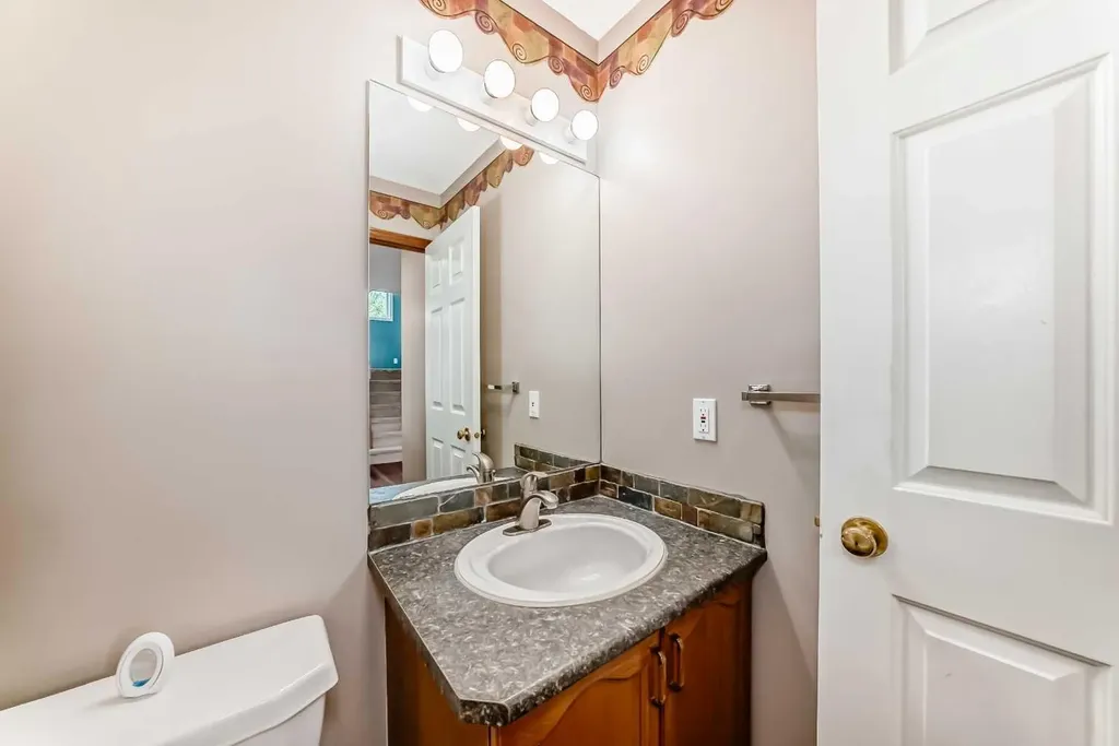 177 Douglas Glen Heath SE Calgary AB T2Z 2N1