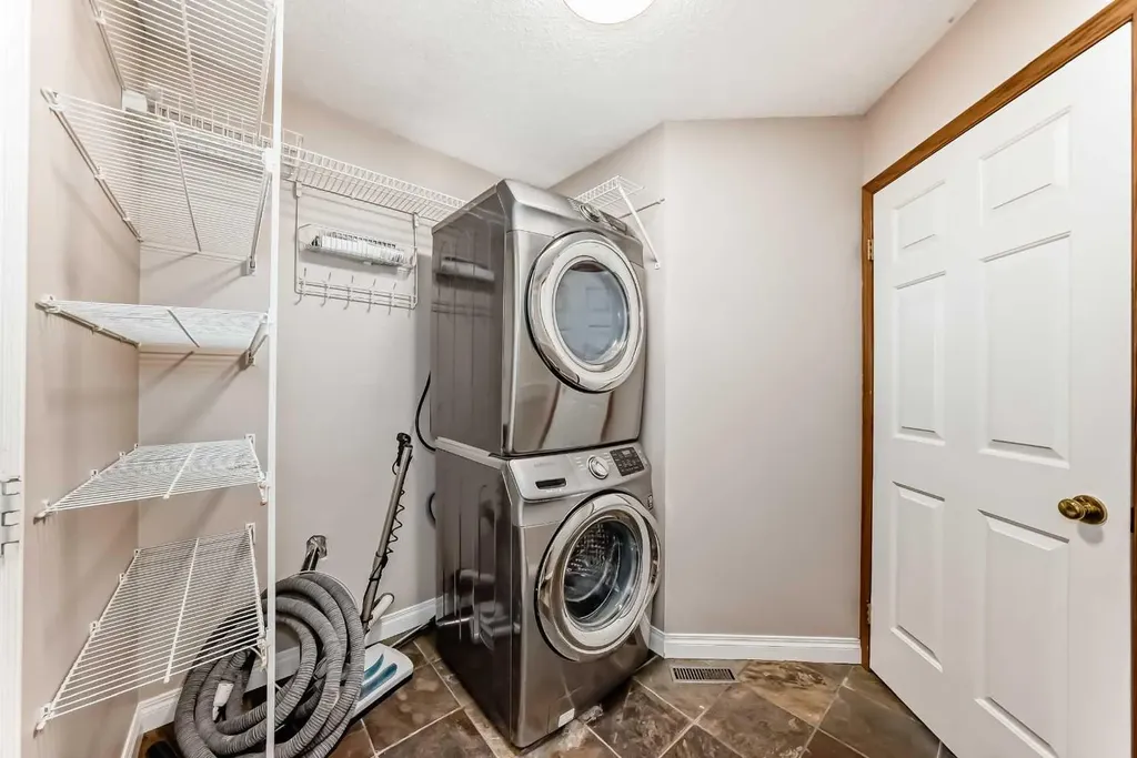 177 Douglas Glen Heath SE Calgary AB T2Z 2N1