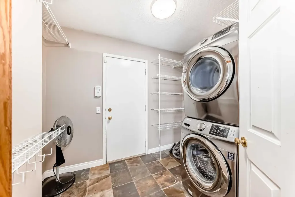 177 Douglas Glen Heath SE Calgary AB T2Z 2N1