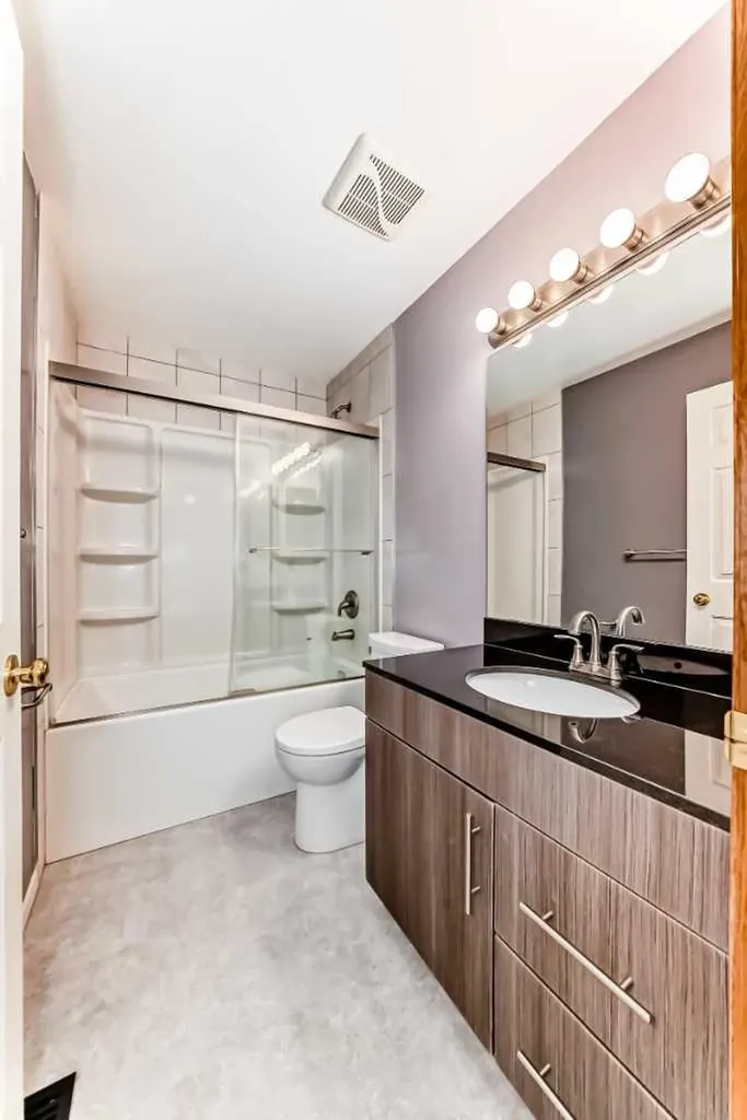 177 Douglas Glen Heath SE Calgary AB T2Z 2N1