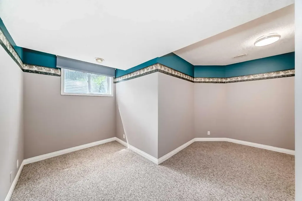 177 Douglas Glen Heath SE Calgary AB T2Z 2N1