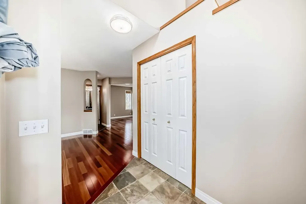 177 Douglas Glen Heath SE Calgary AB T2Z 2N1