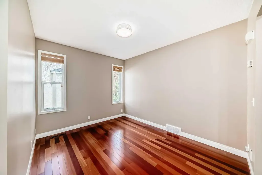 177 Douglas Glen Heath SE Calgary AB T2Z 2N1