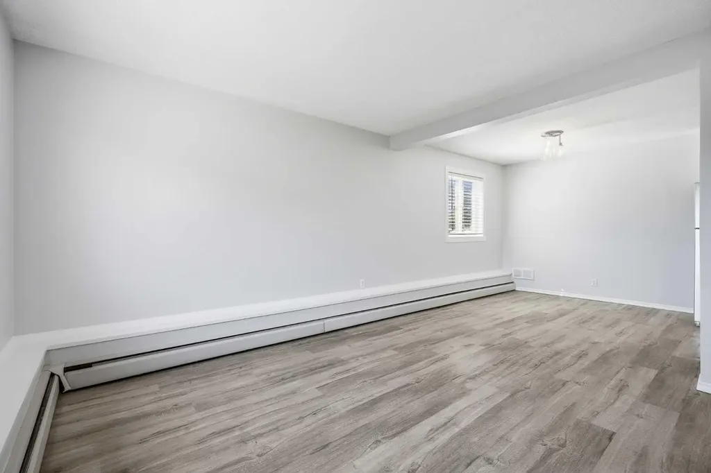 3809 45 Street SW Calgary AB T3E 3H4