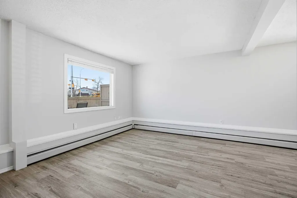 3809 45 Street SW Calgary AB T3E 3H4