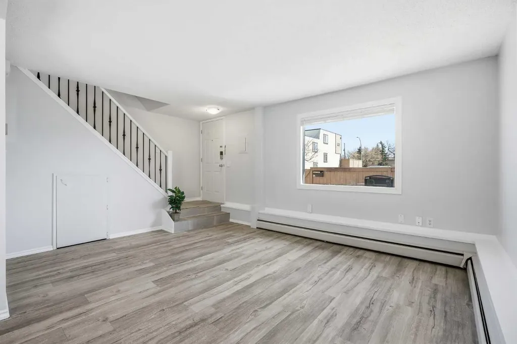 3809 45 Street SW Calgary AB T3E 3H4