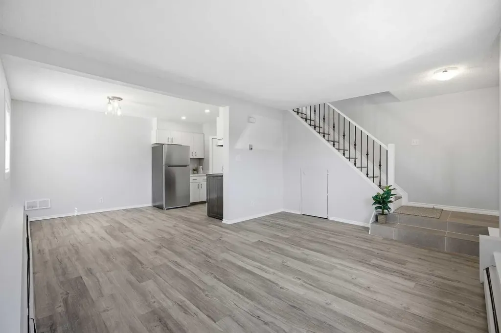 3809 45 Street SW Calgary AB T3E 3H4