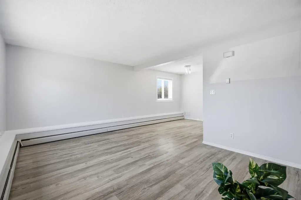 3809 45 Street SW Calgary AB T3E 3H4