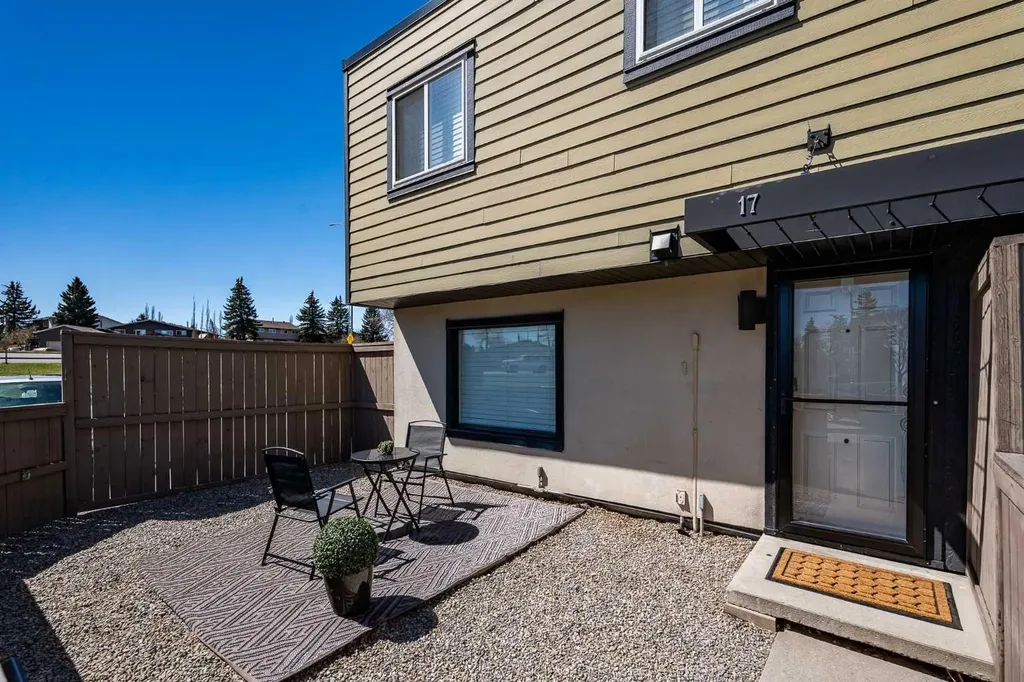 3809 45 Street SW Calgary AB T3E 3H4