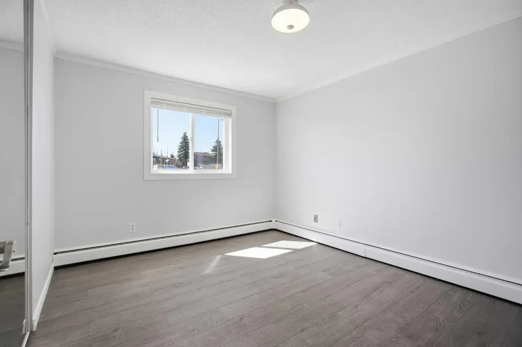 3809 45 Street SW Calgary AB T3E 3H4