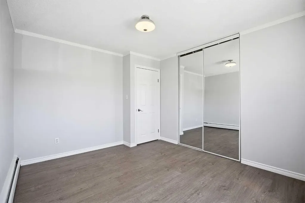 3809 45 Street SW Calgary AB T3E 3H4
