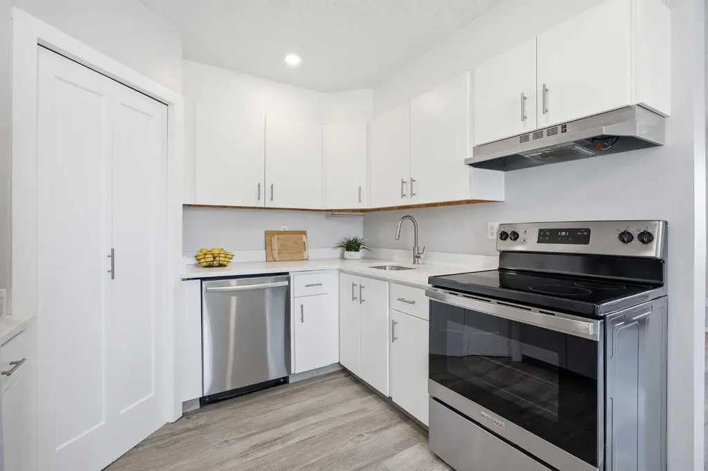 3809 45 Street SW Calgary AB T3E 3H4