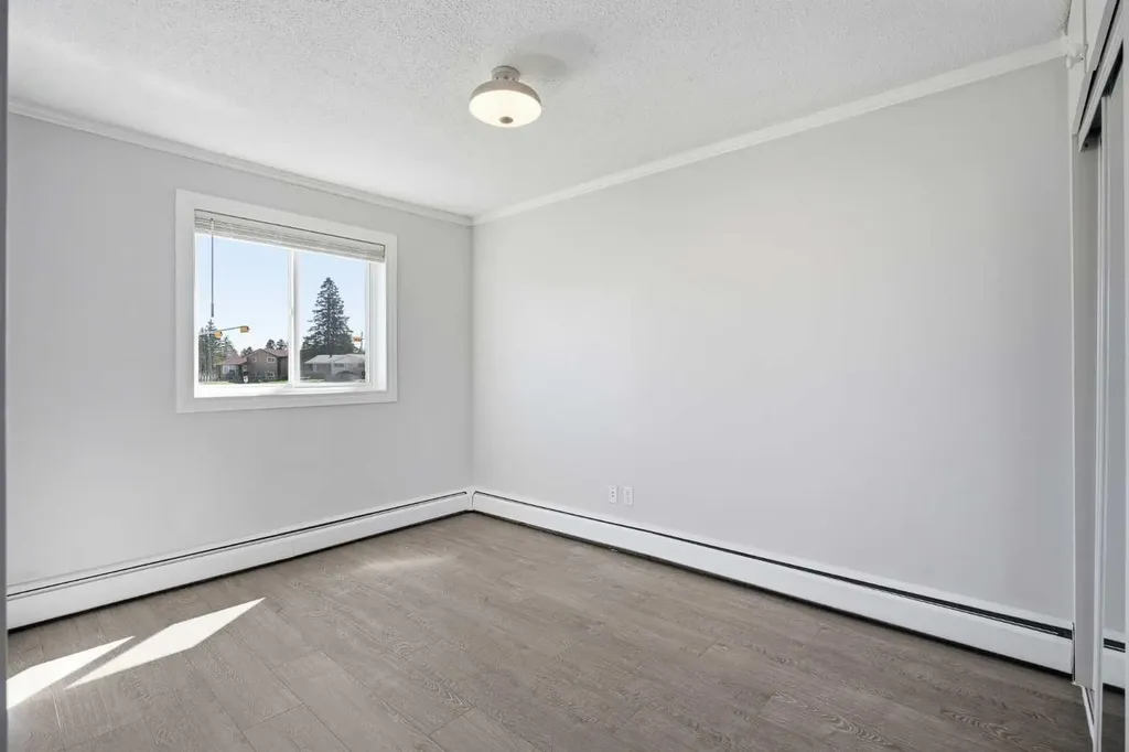 3809 45 Street SW Calgary AB T3E 3H4
