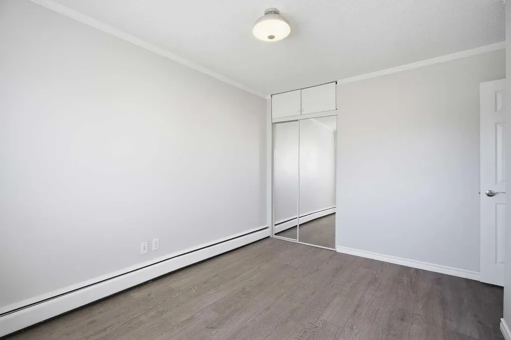 3809 45 Street SW Calgary AB T3E 3H4