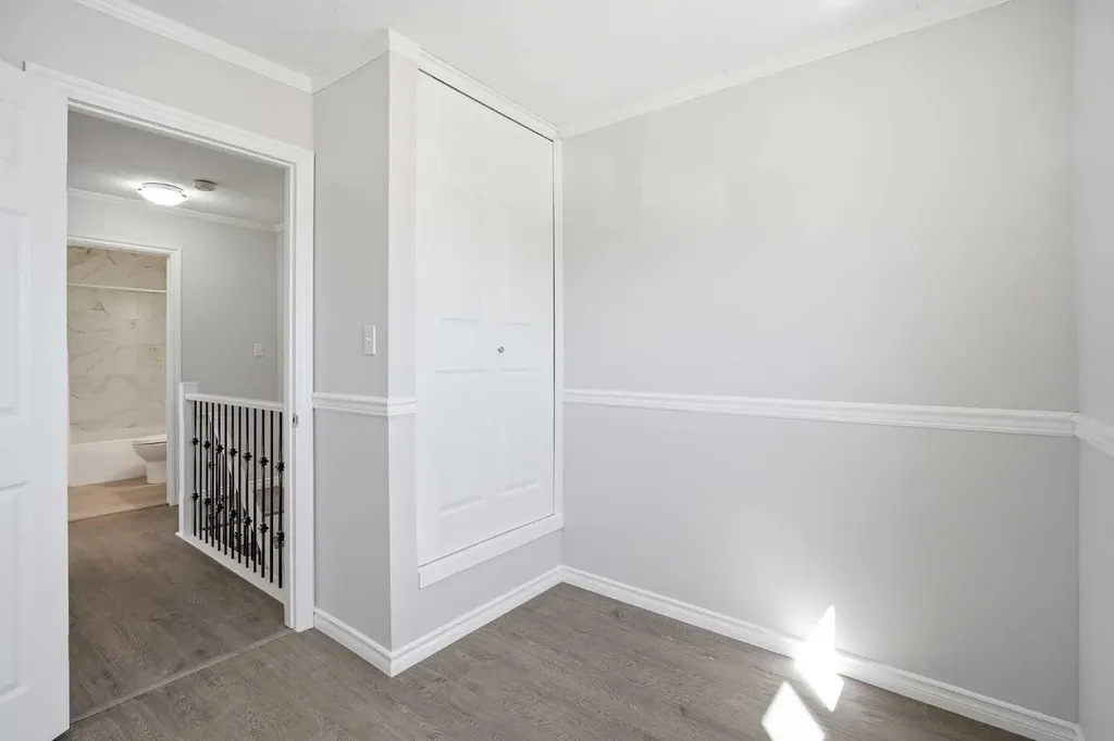 3809 45 Street SW Calgary AB T3E 3H4