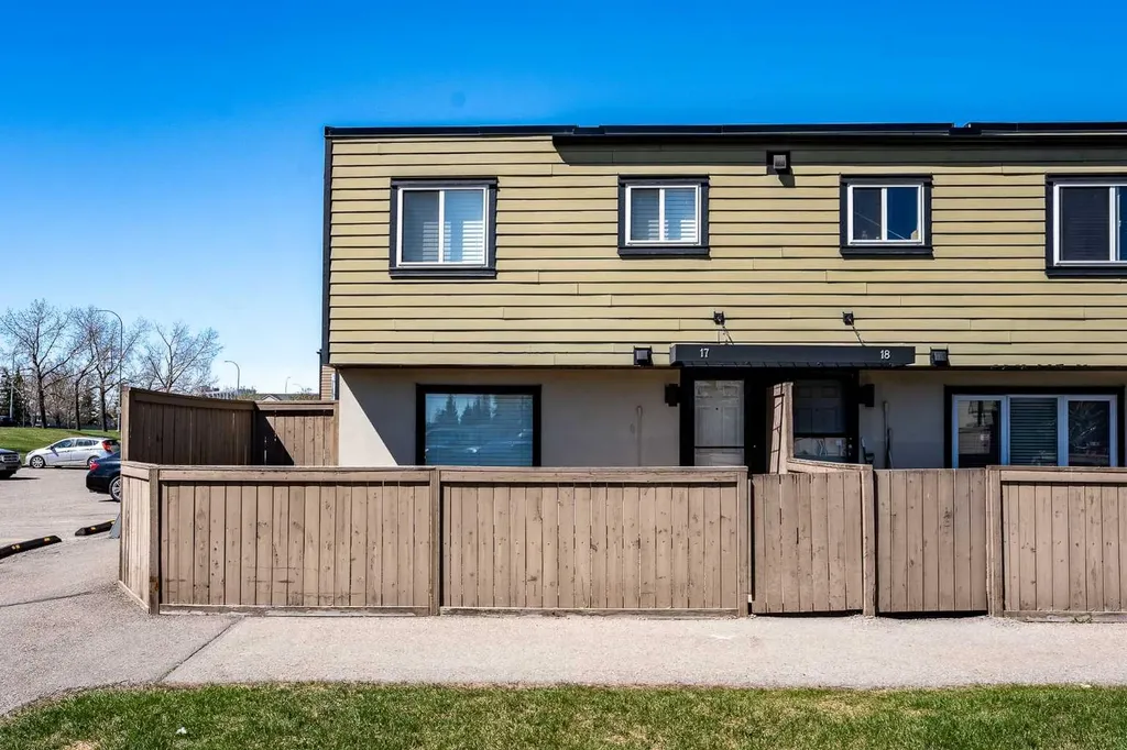 3809 45 Street SW Calgary AB T3E 3H4