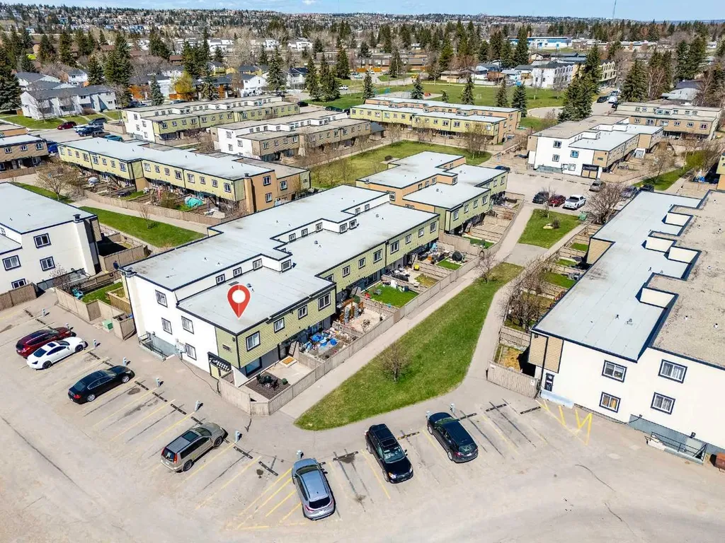 3809 45 Street SW Calgary AB T3E 3H4