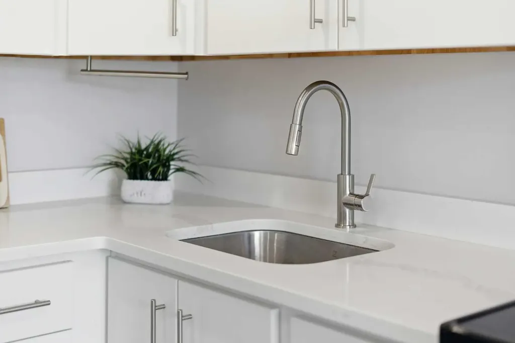 3809 45 Street SW Calgary AB T3E 3H4