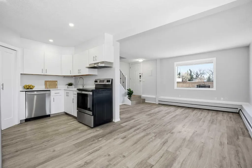 3809 45 Street SW Calgary AB T3E 3H4