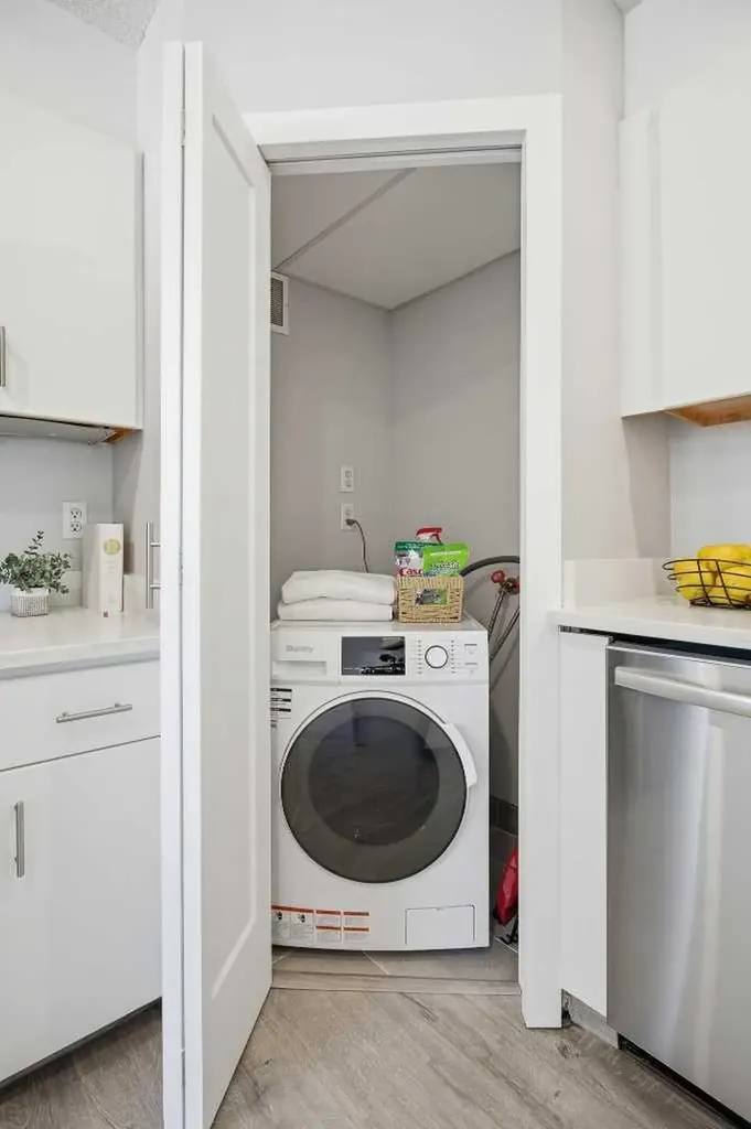 3809 45 Street SW Calgary AB T3E 3H4