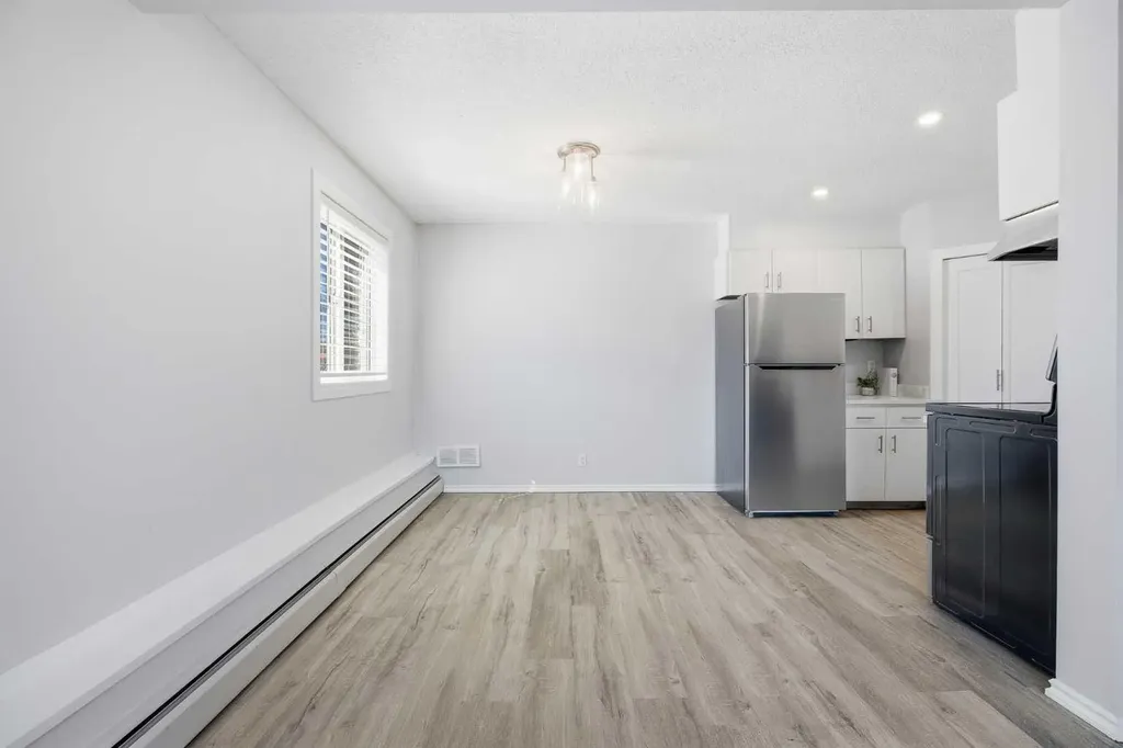 3809 45 Street SW Calgary AB T3E 3H4